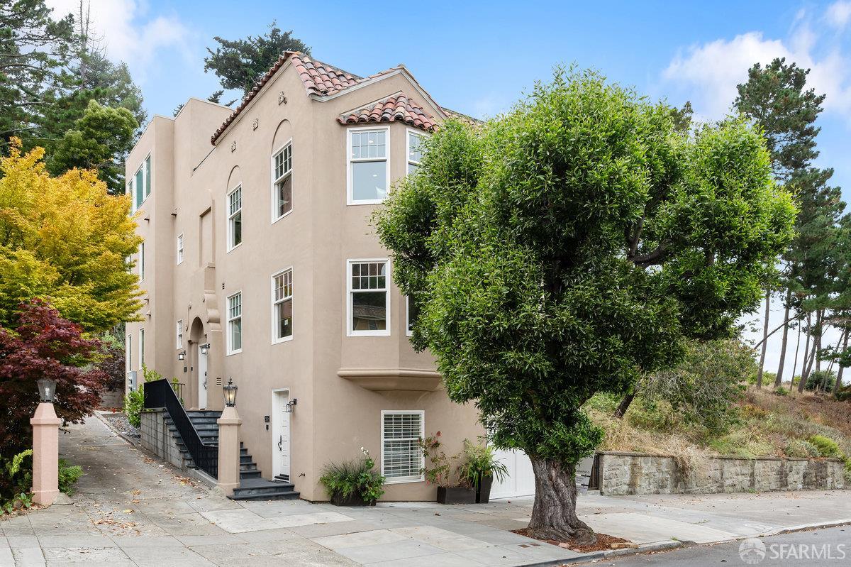 2635 Lyon Street