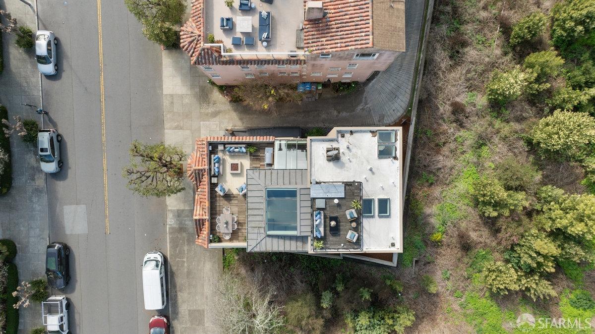 2635 Lyon Street