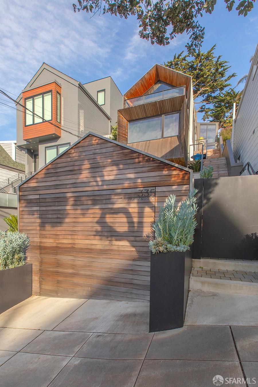 335 Diamond Street