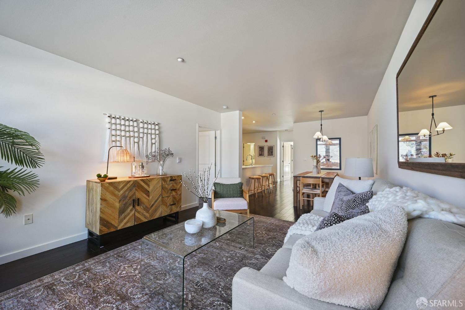 329 Bay Street # 204