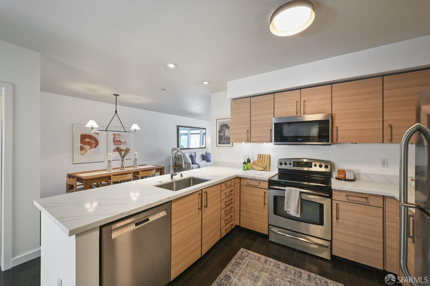 329 Bay Street # 204