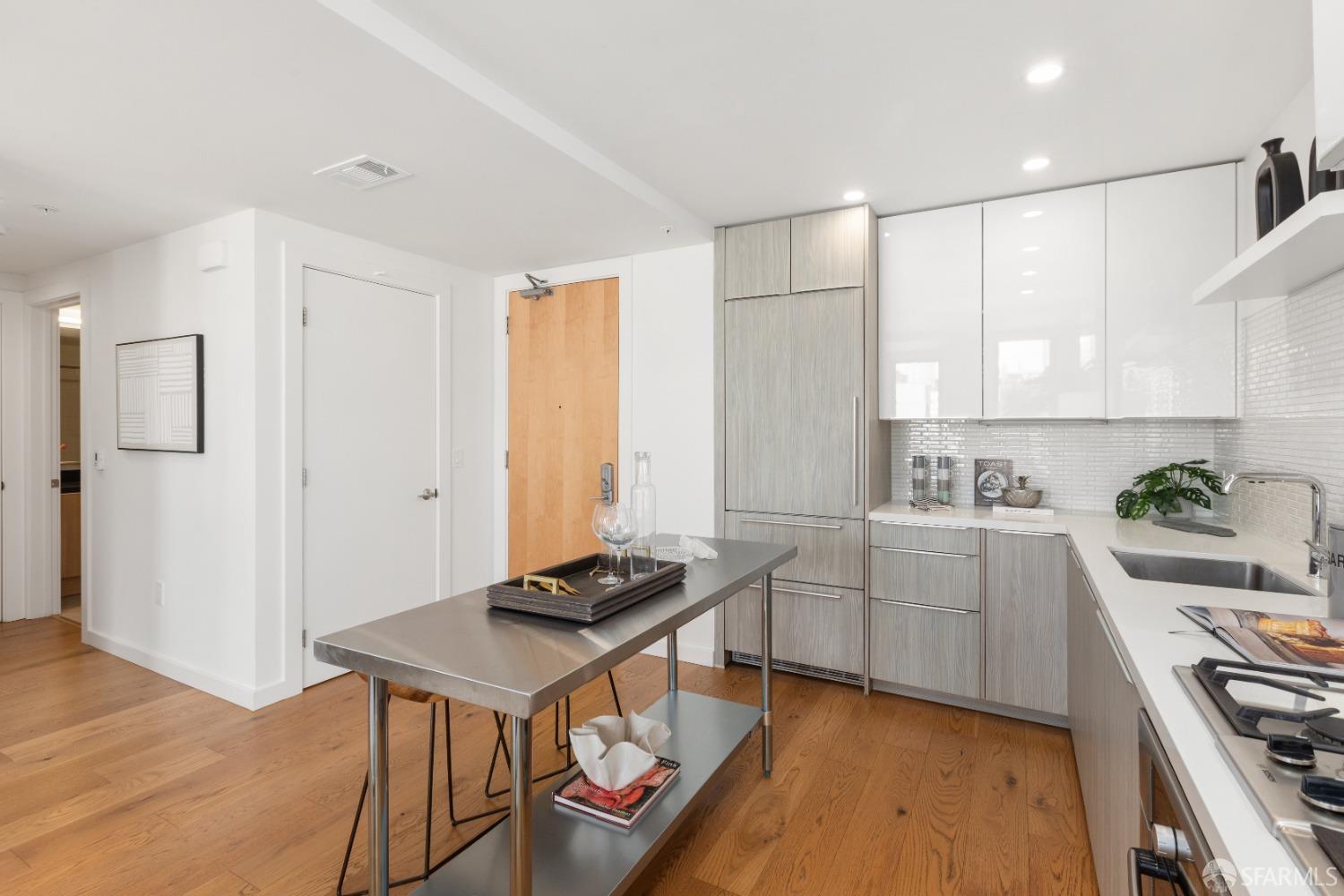 300 Ivy Street # 401
