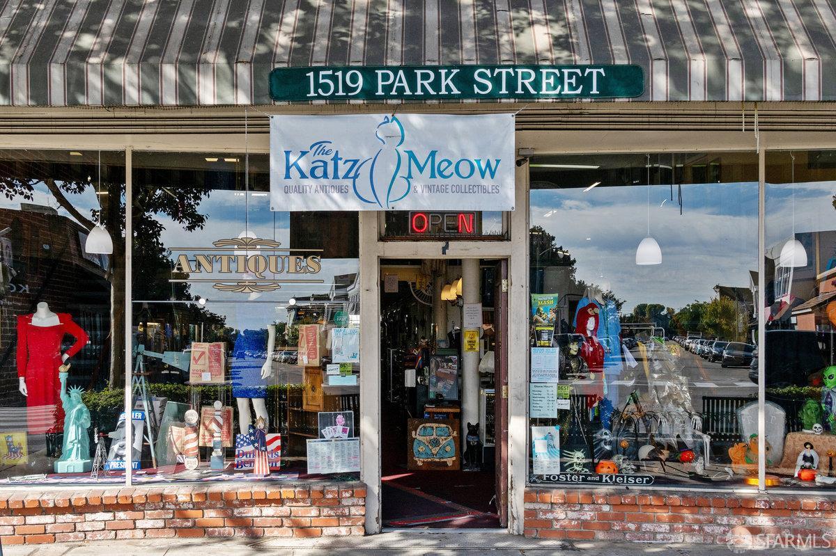 2445 Encinal Avenue