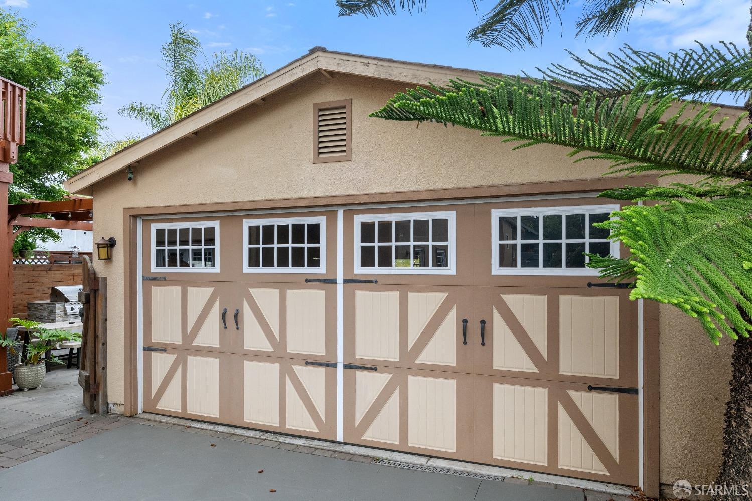 2445 Encinal Avenue