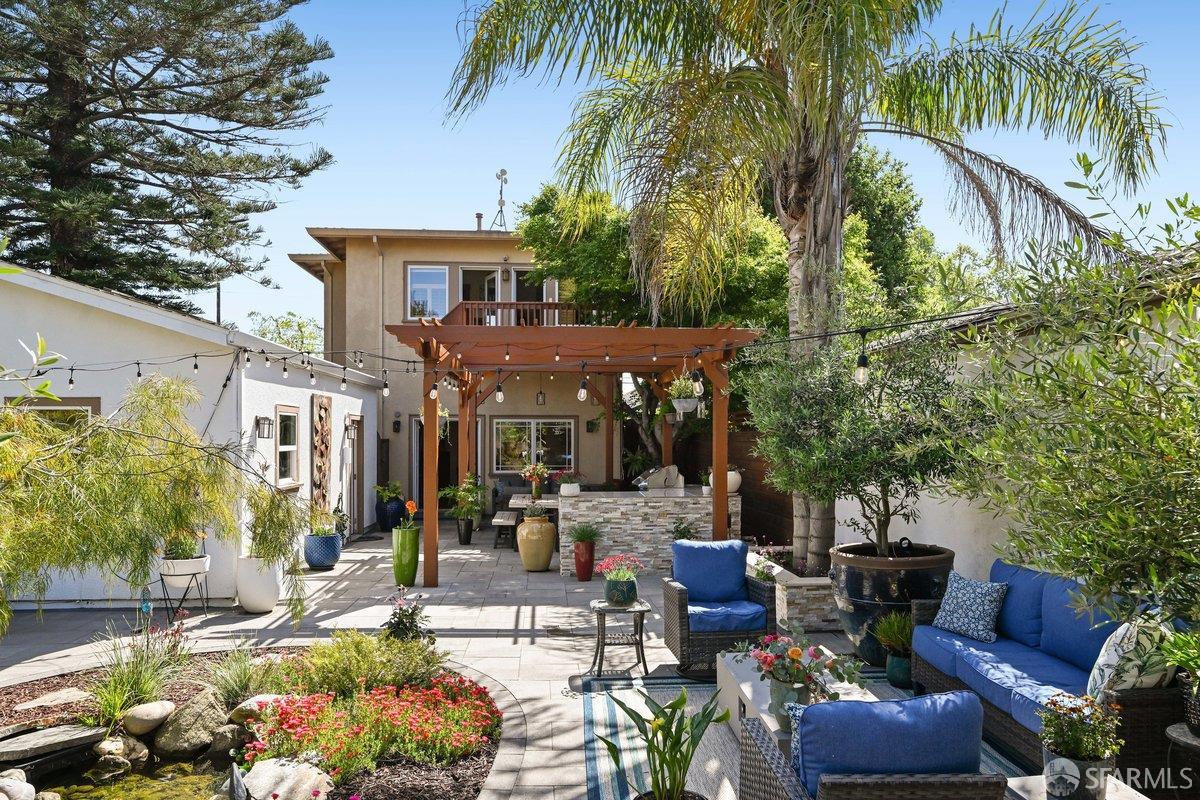 2445 Encinal Avenue