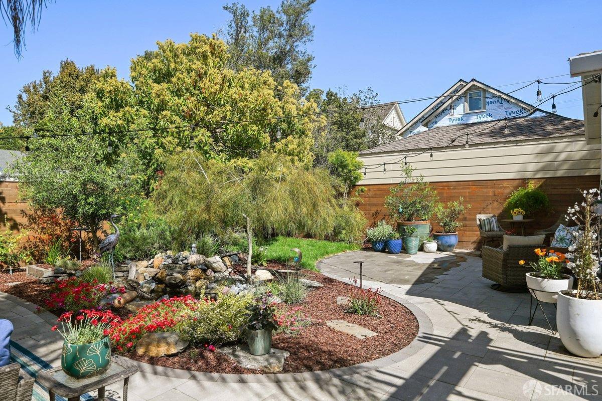 2445 Encinal Avenue