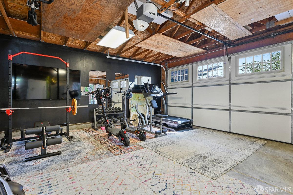 2445 Encinal Avenue