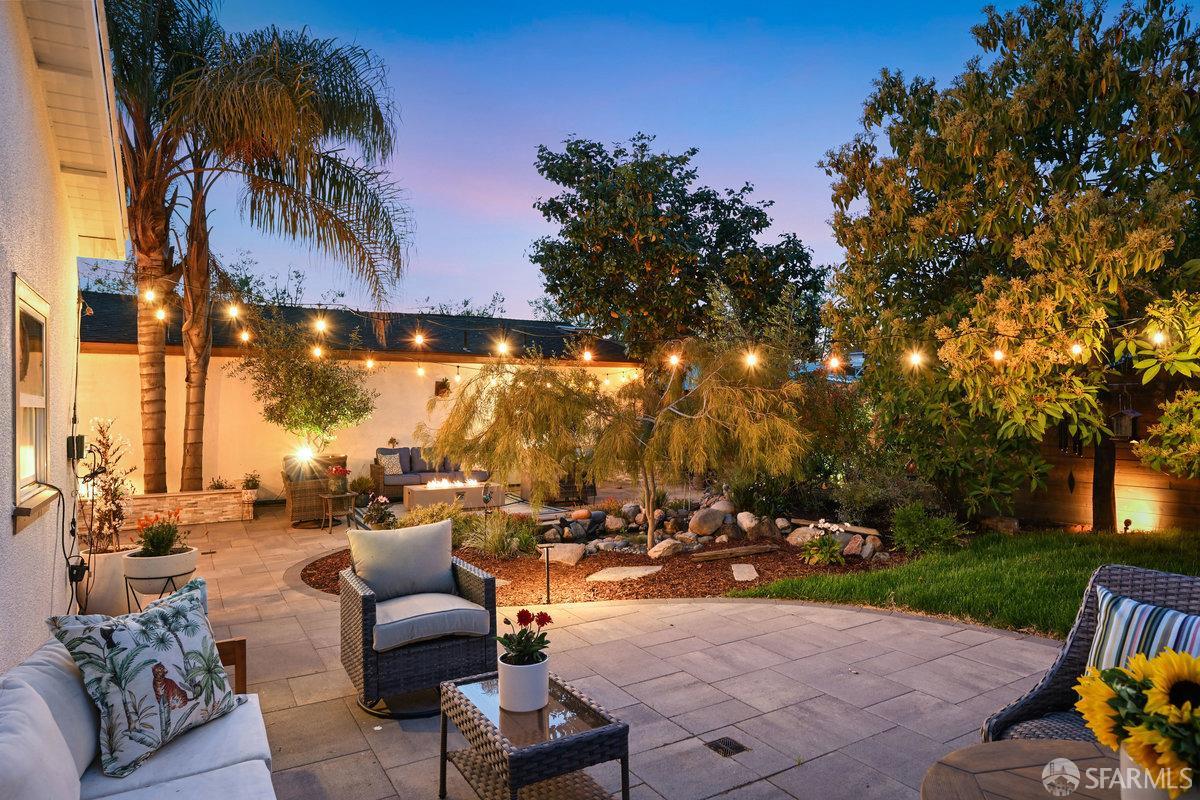 2445 Encinal Avenue
