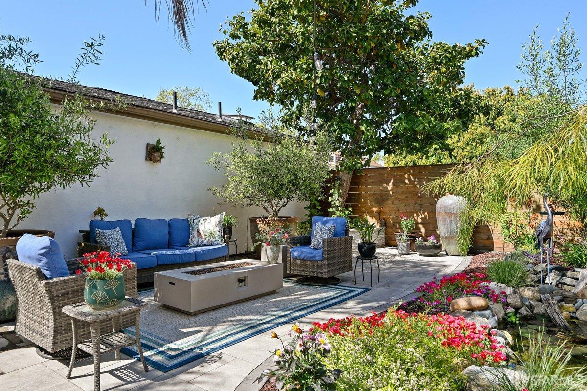 2445 Encinal Avenue