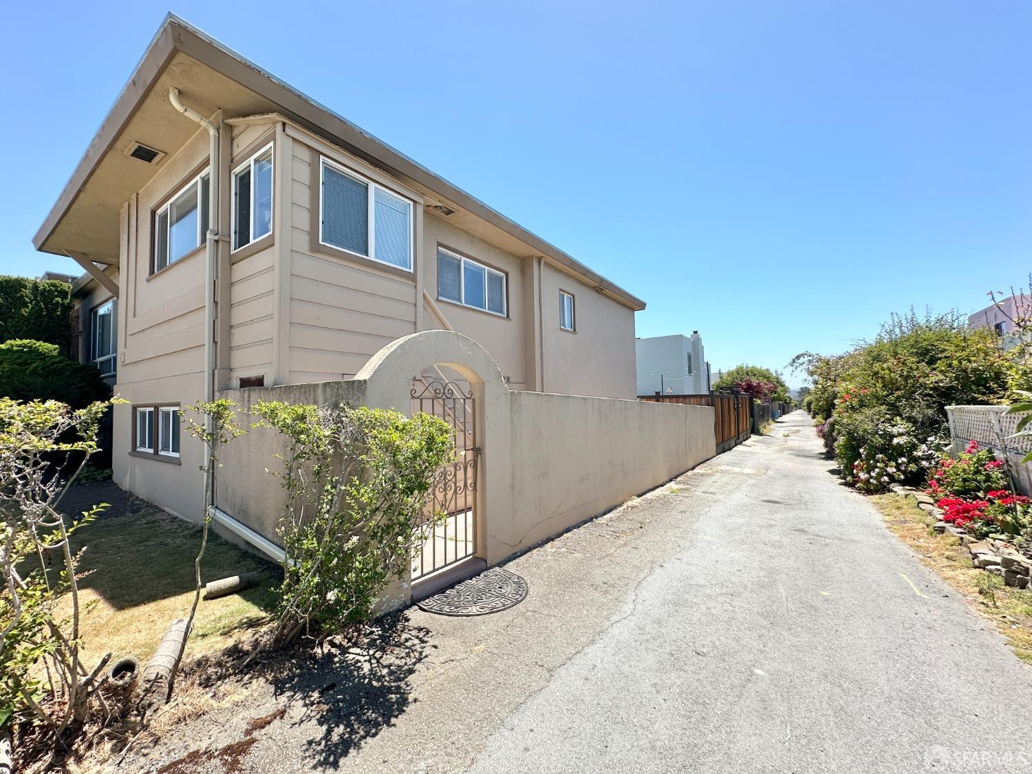 1001 Sloat Boulevard