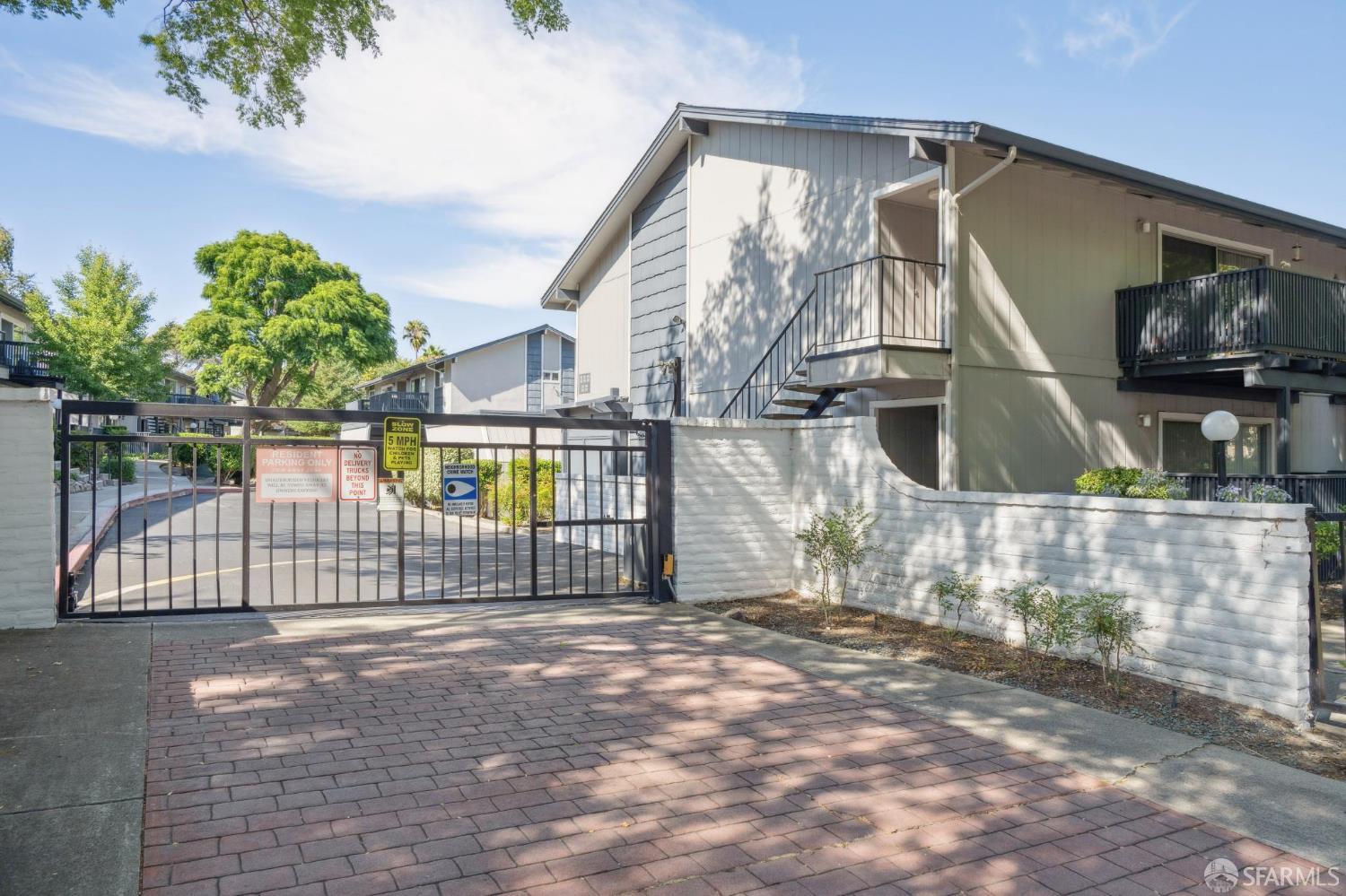 9085 Alcosta Boulevard # 415