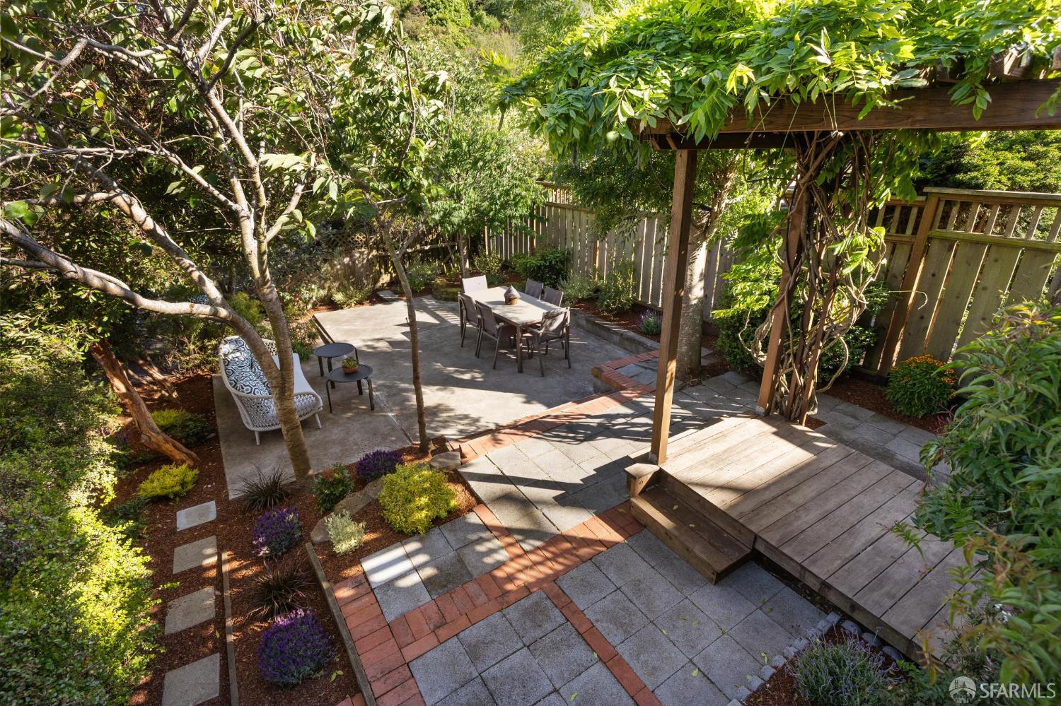 215 Roosevelt Way