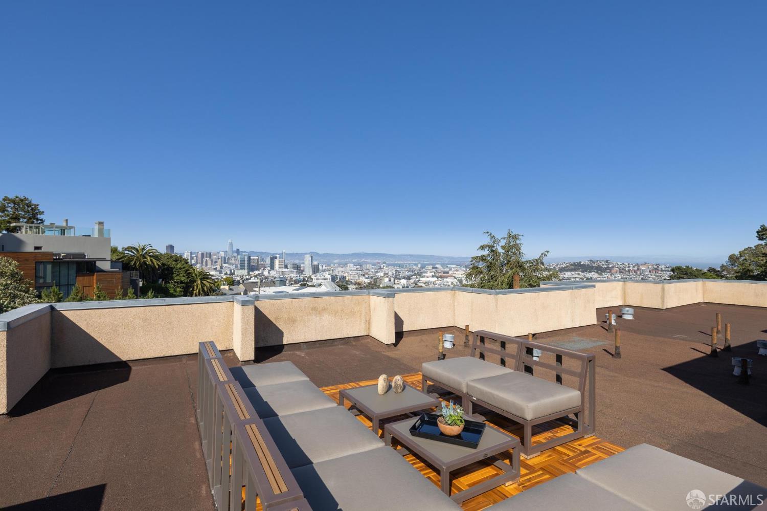 215 Roosevelt Way