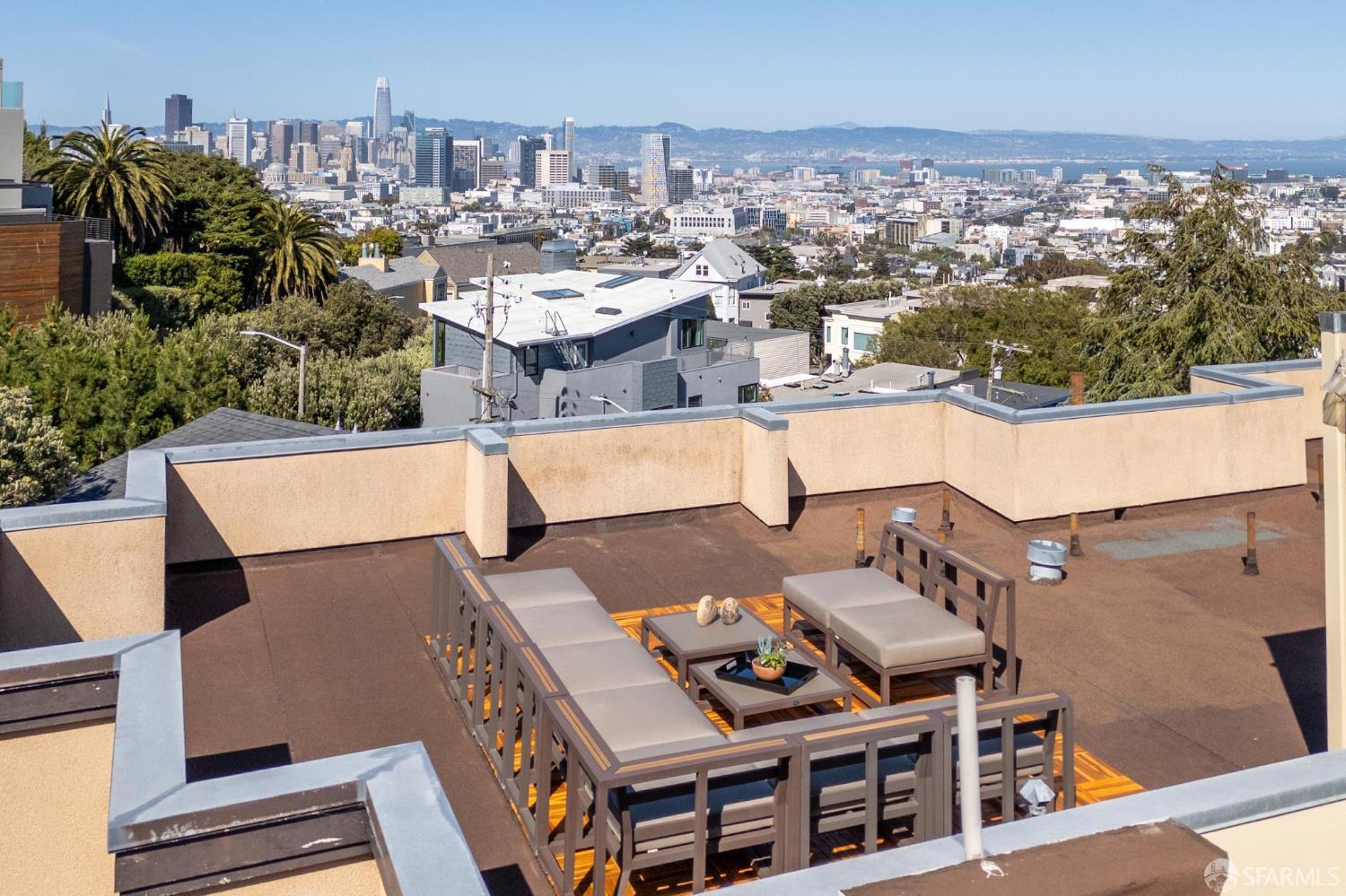215 Roosevelt Way