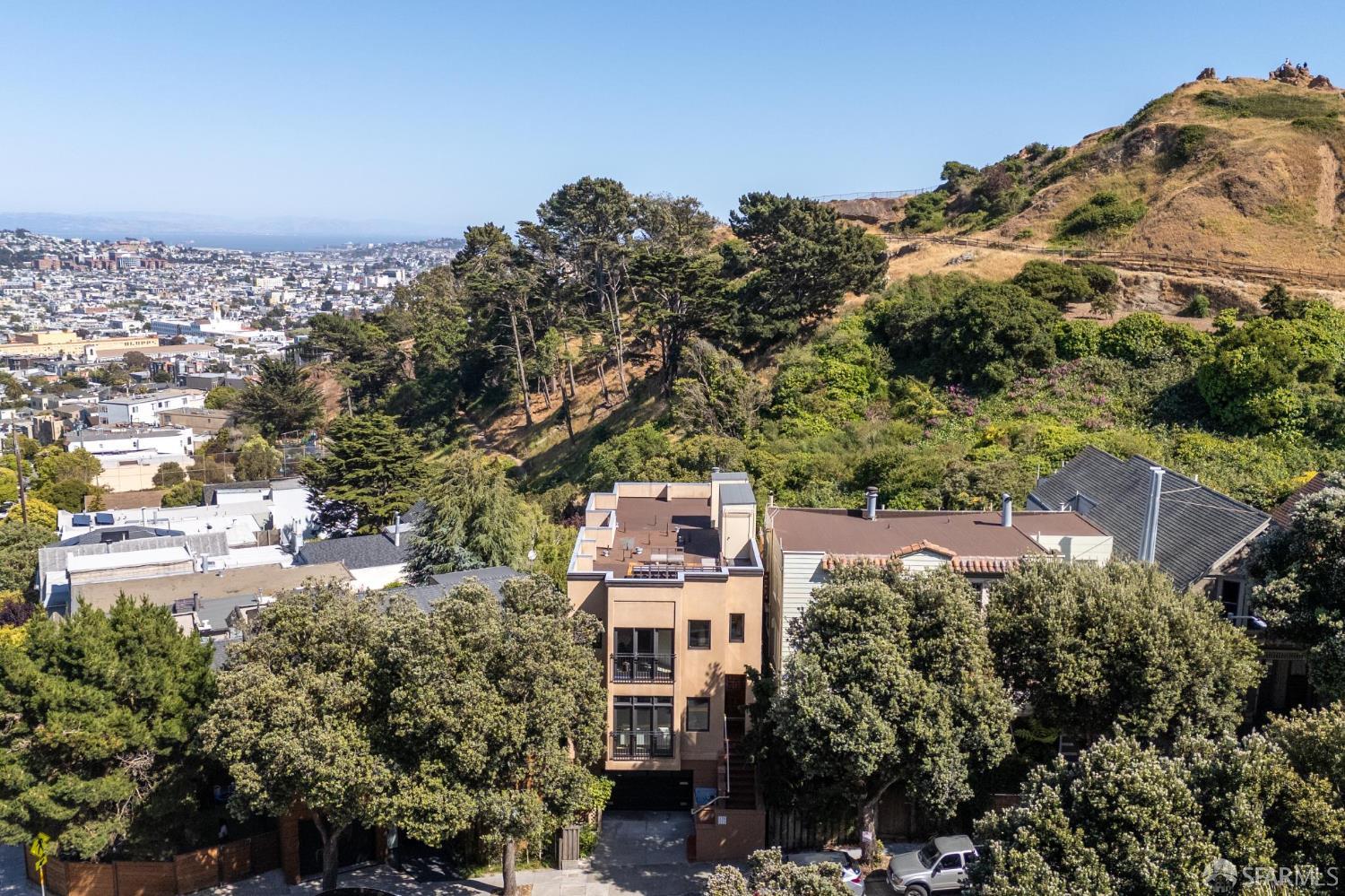 215 Roosevelt Way