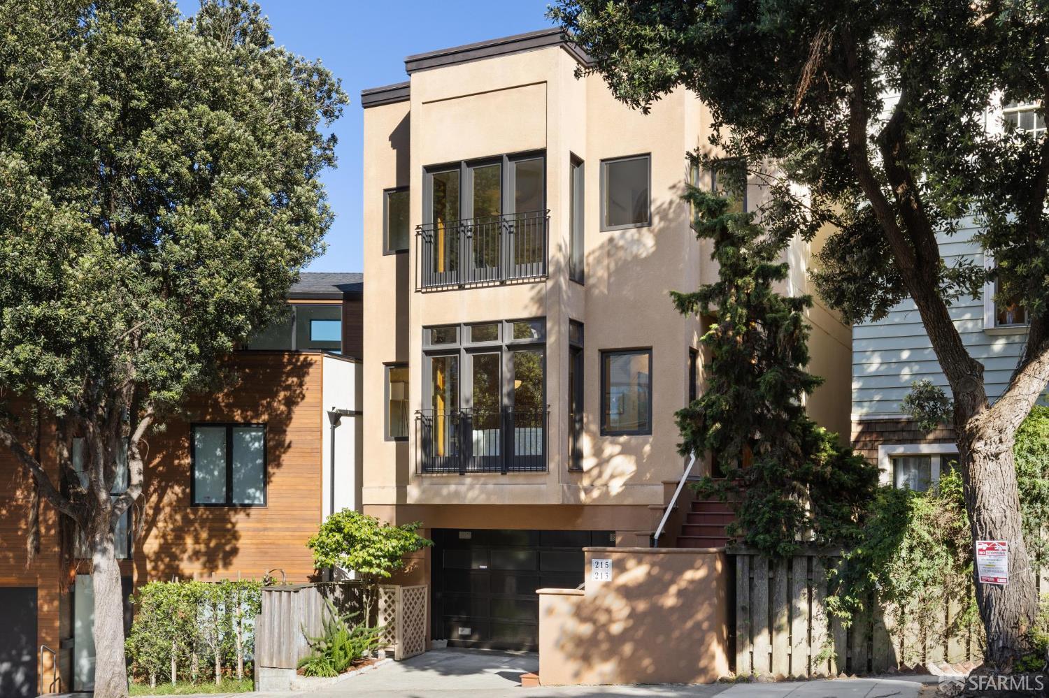 215 Roosevelt Way