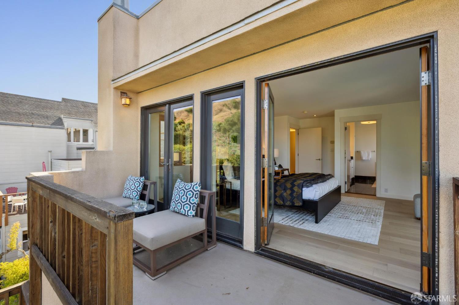 215 Roosevelt Way