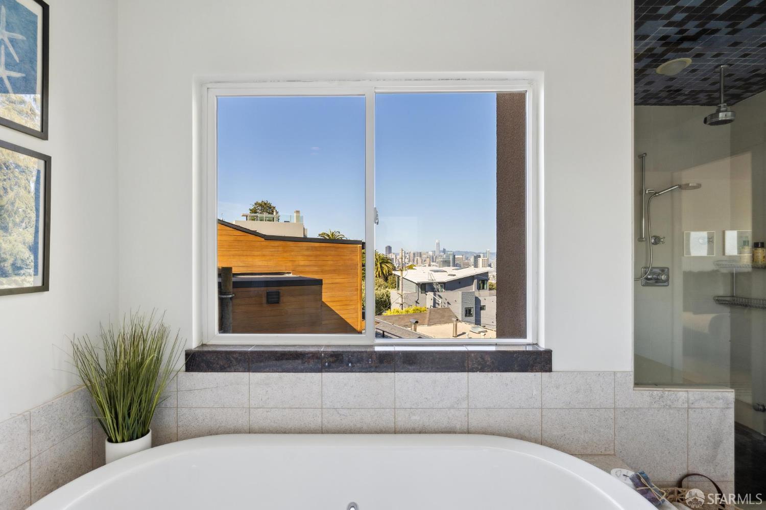 215 Roosevelt Way