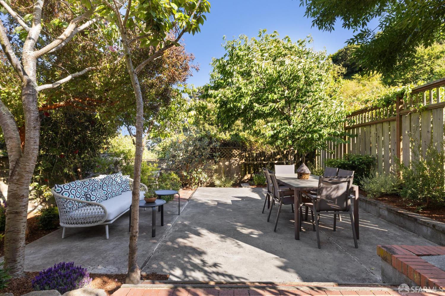 215 Roosevelt Way