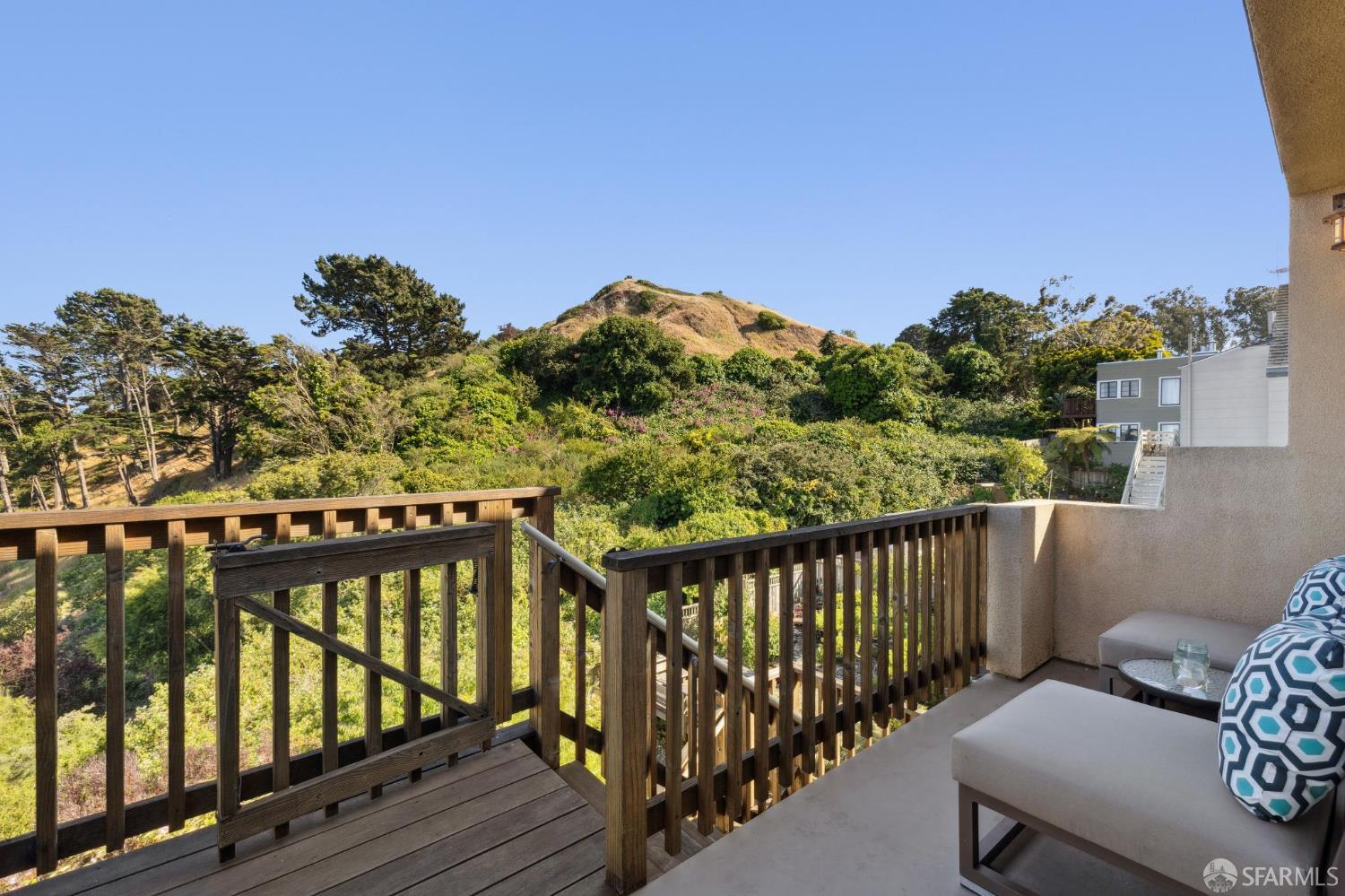215 Roosevelt Way