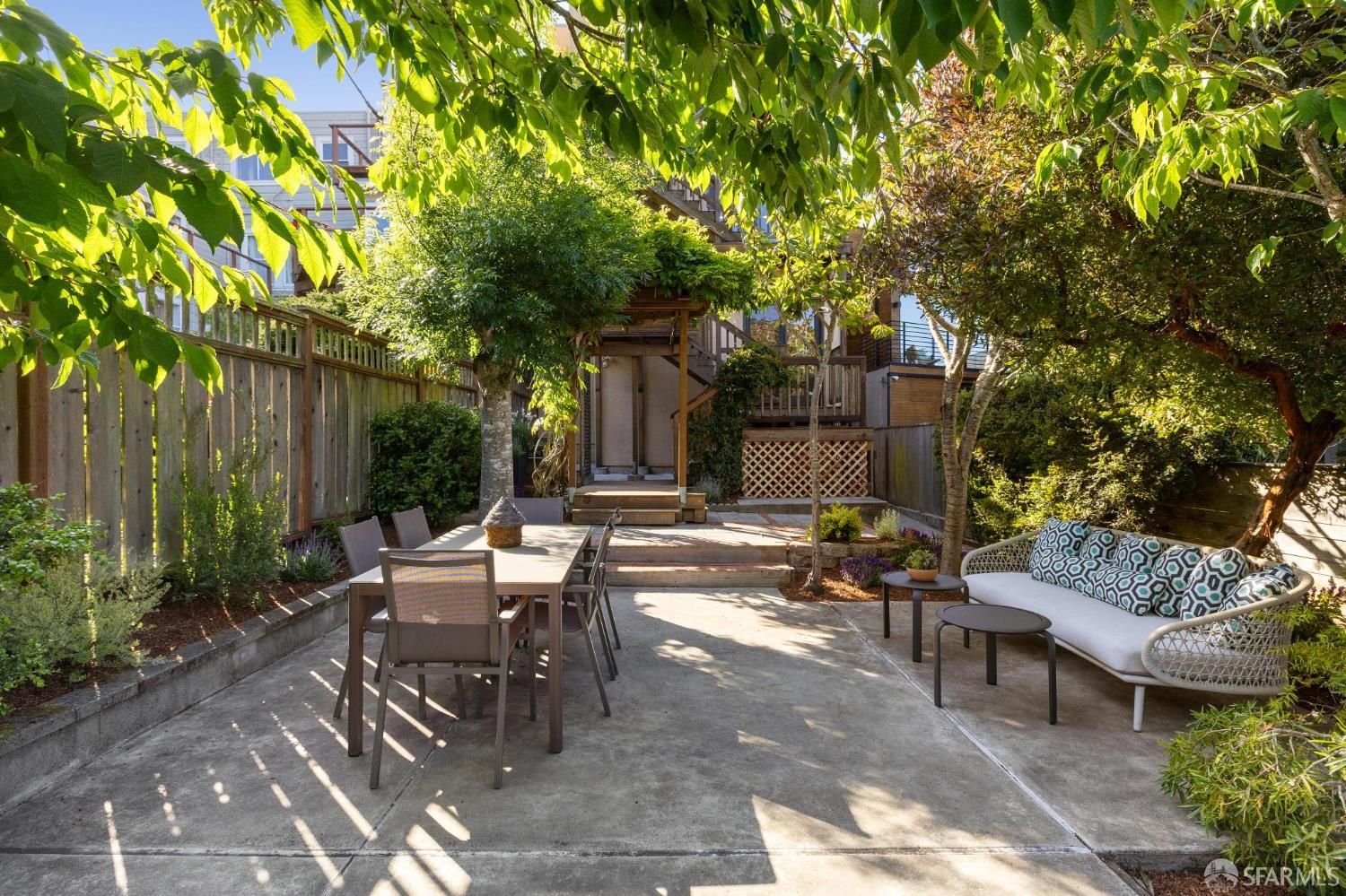 215 Roosevelt Way