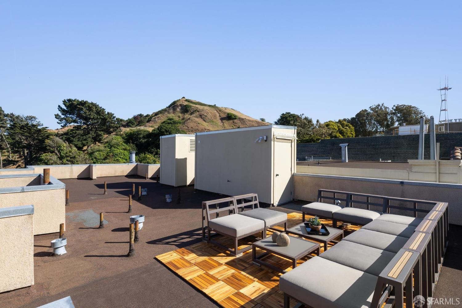 215 Roosevelt Way
