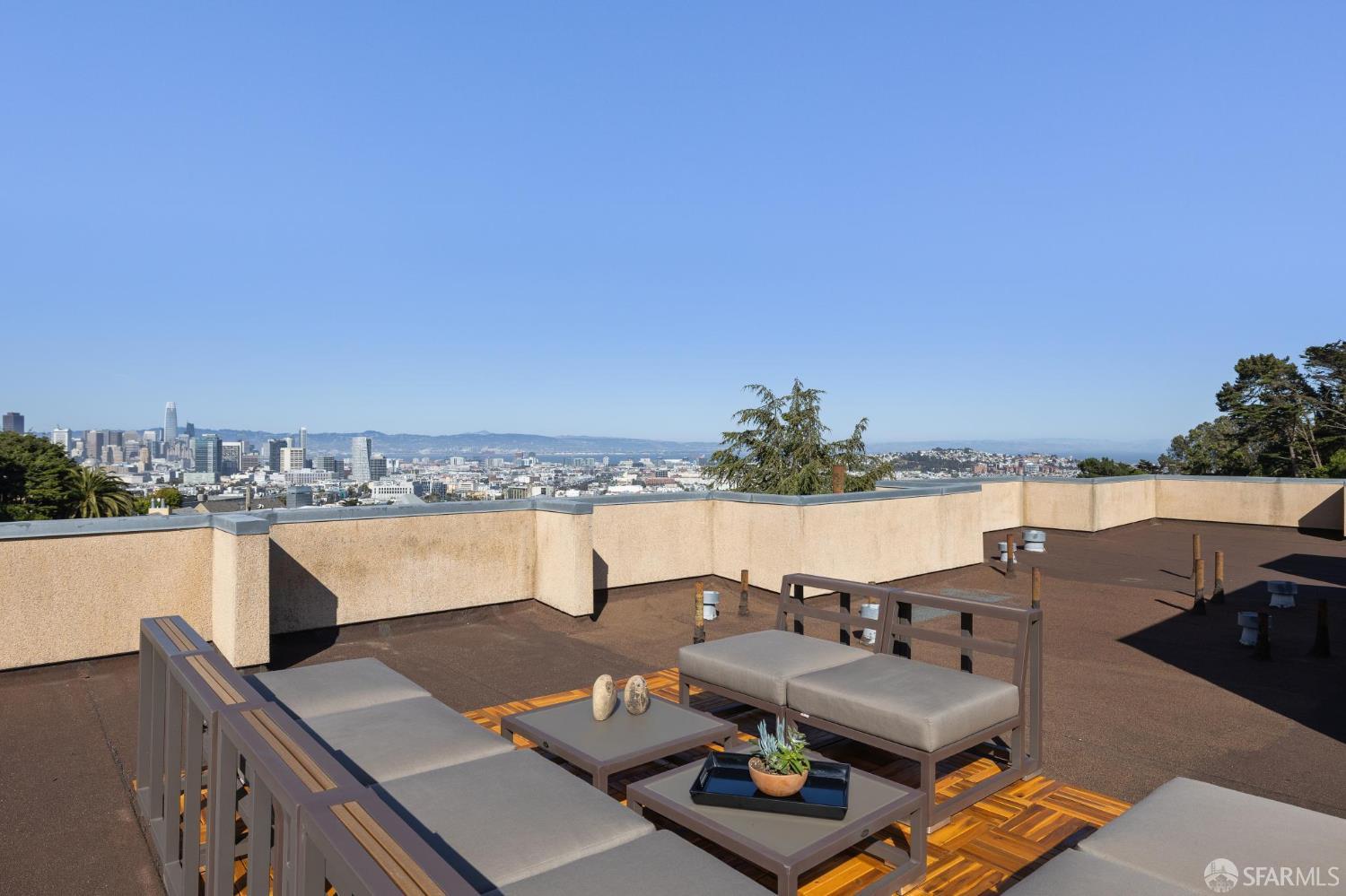 215 Roosevelt Way