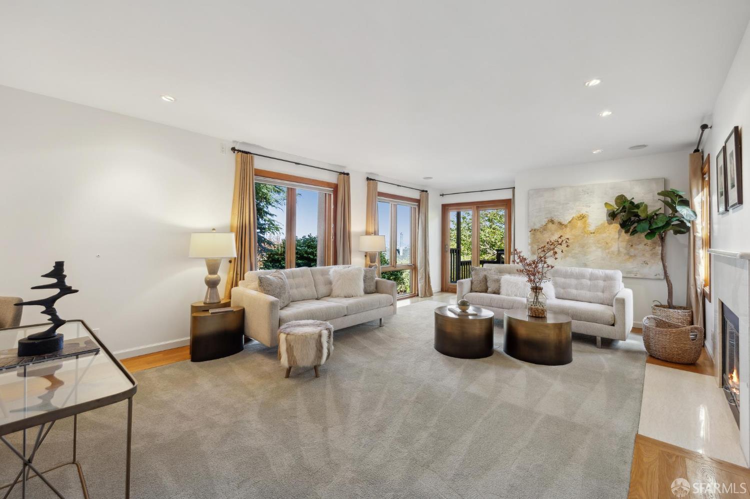 215 Roosevelt Way