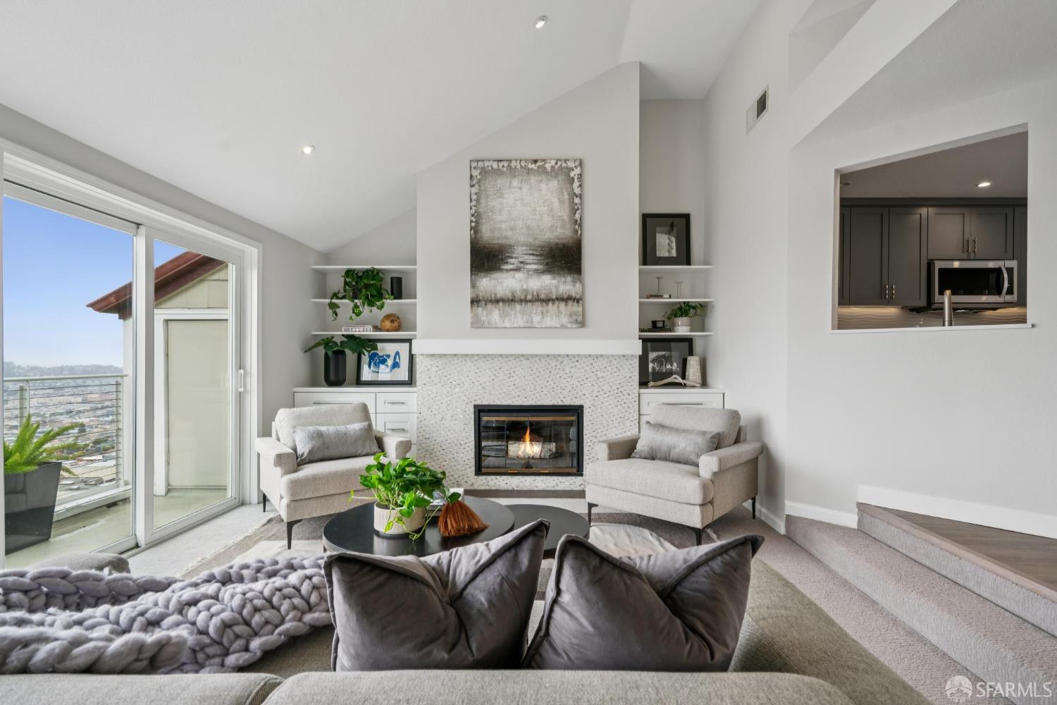 850 Pointe Pacific Drive # 4