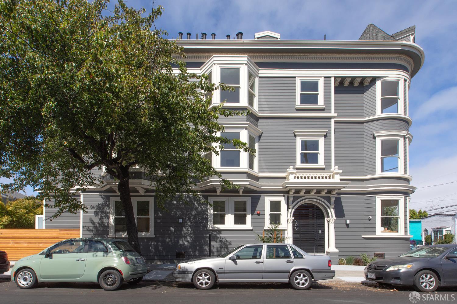 900 York Street