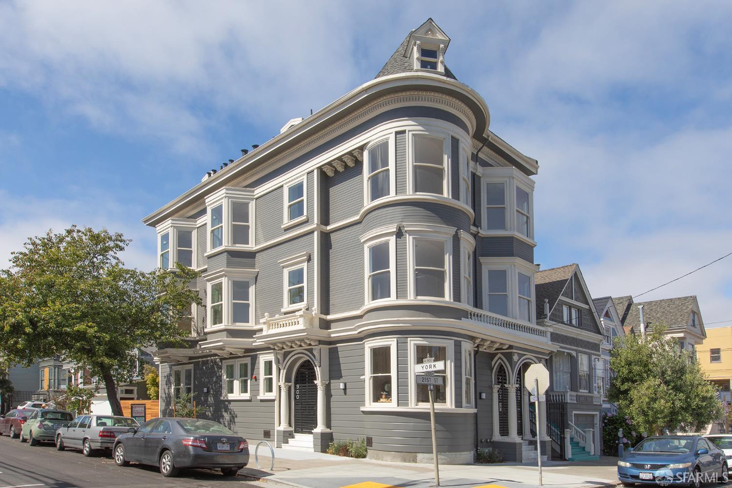 900 York Street