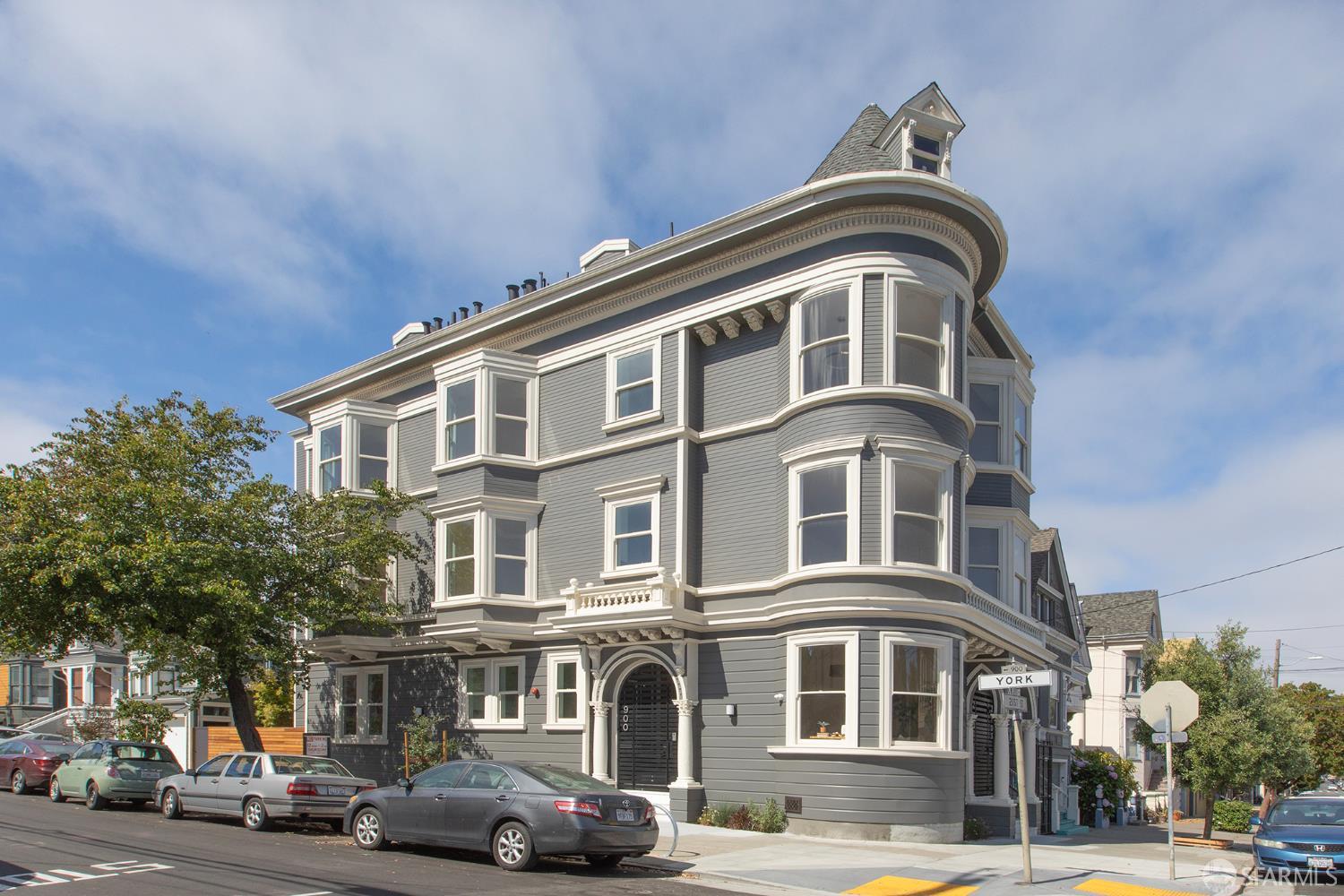 900 York Street