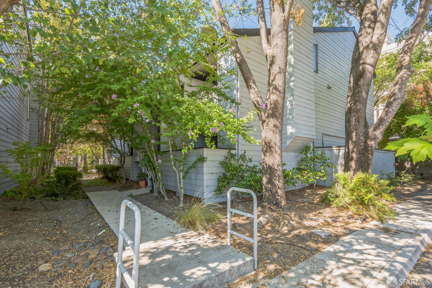 3193 Wayside Plaza # 23