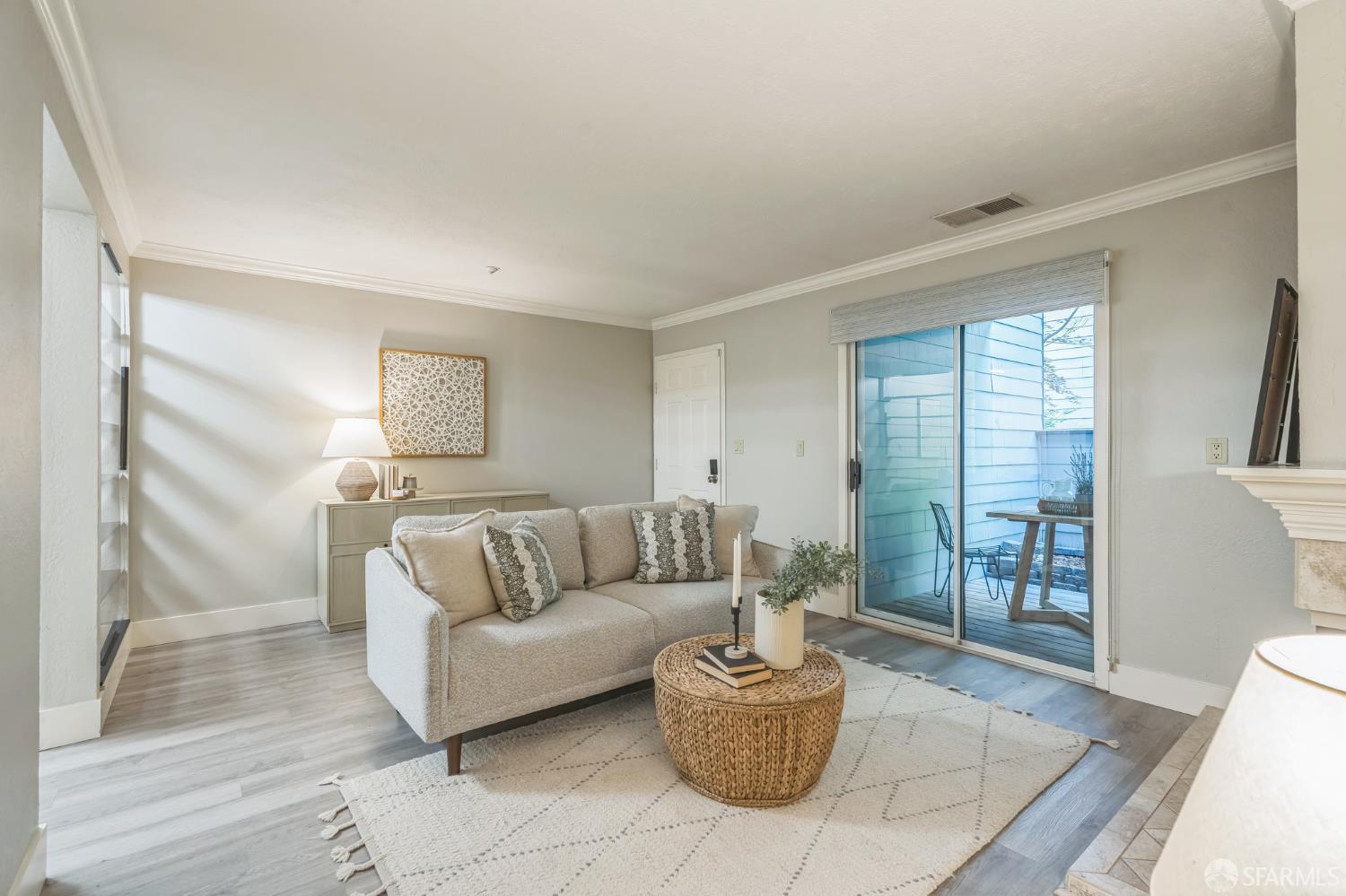 3193 Wayside Plaza # 23