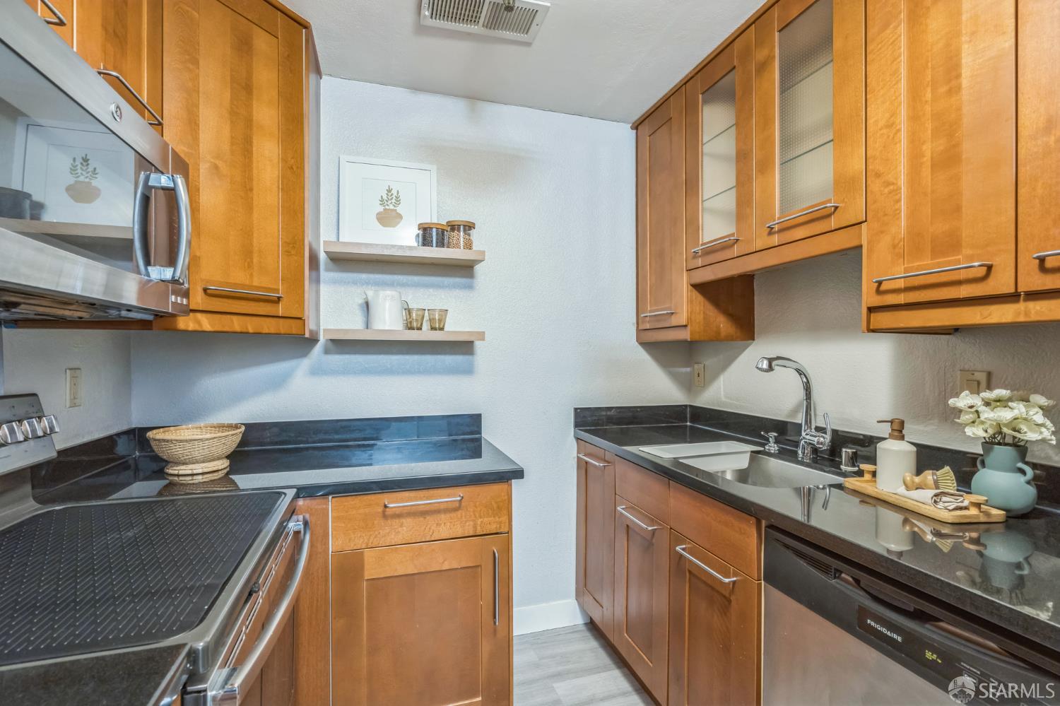 3193 Wayside Plaza # 23