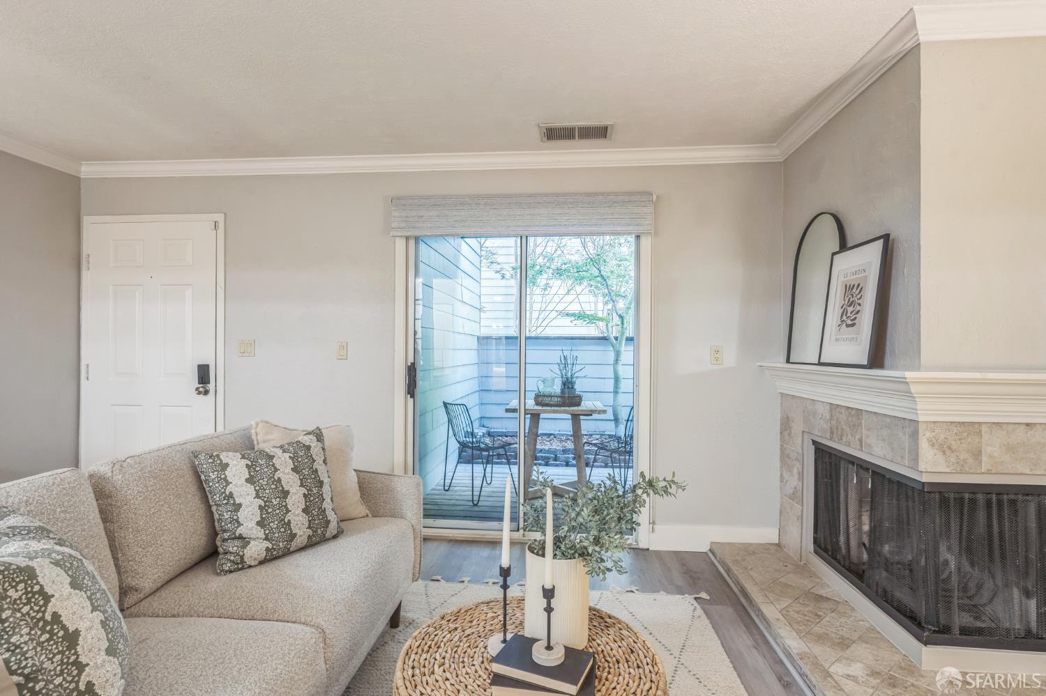 3193 Wayside Plaza # 23