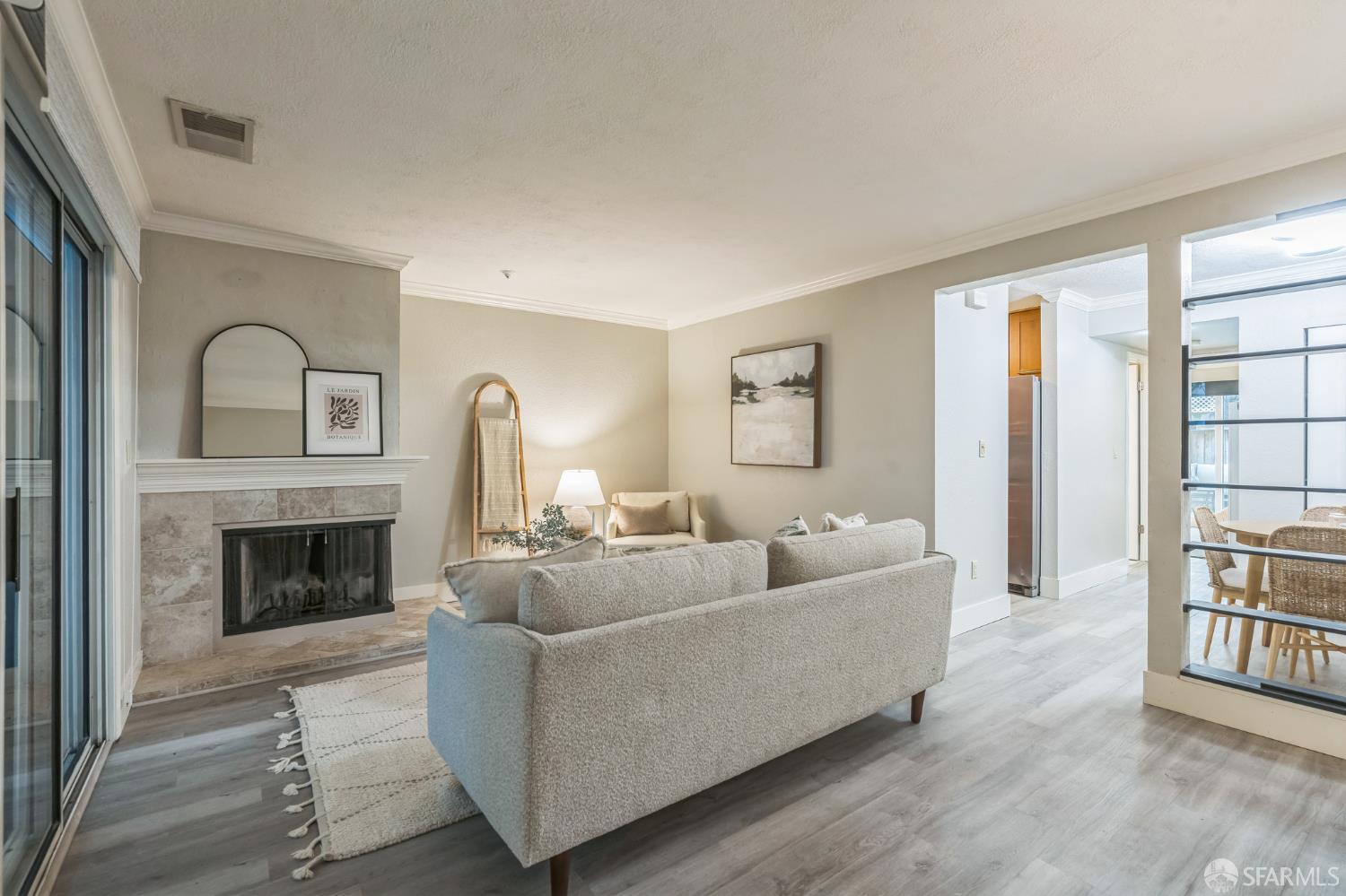 3193 Wayside Plaza # 23