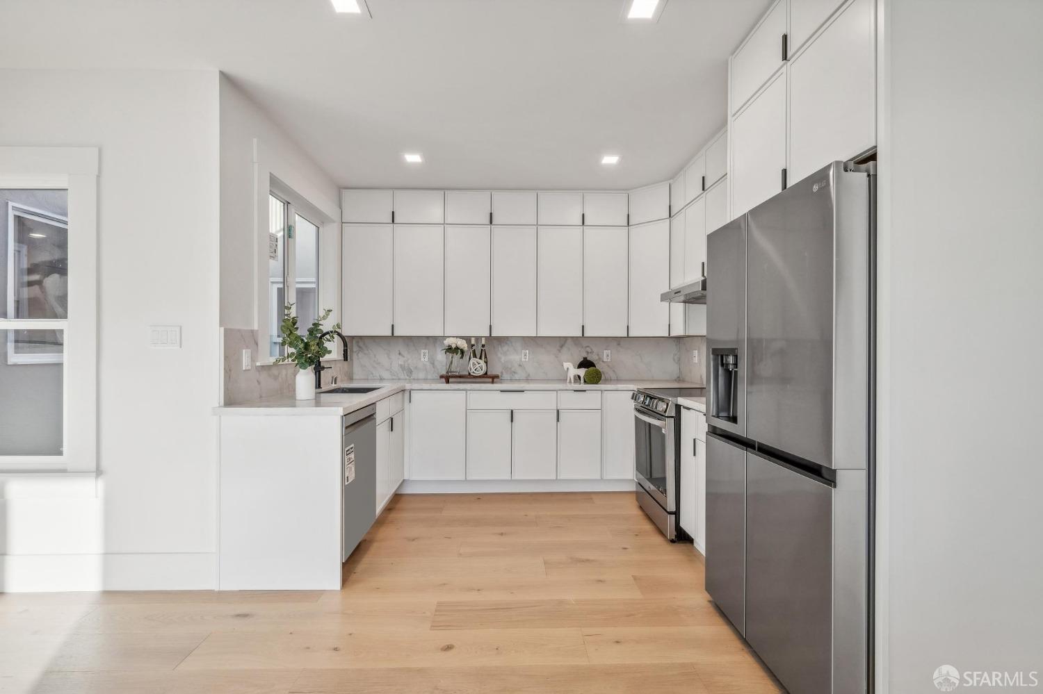 31 Romolo Place # 6