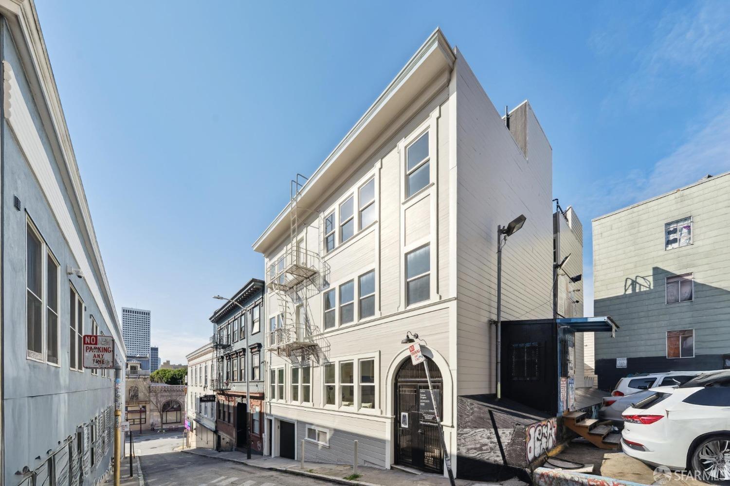 31 Romolo Place # 6