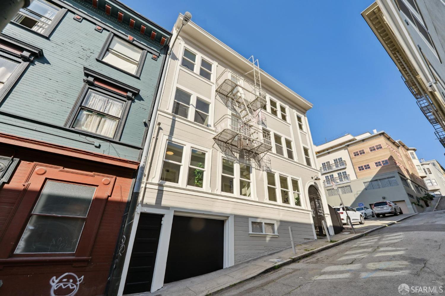 31 Romolo Place # 6