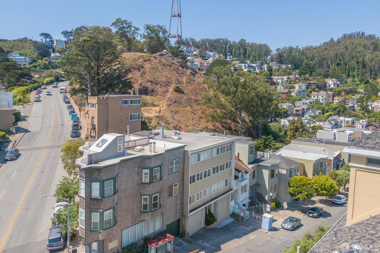 22 Twin Peaks Boulevard