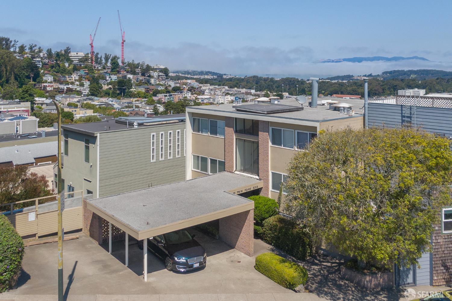 22 Twin Peaks Boulevard