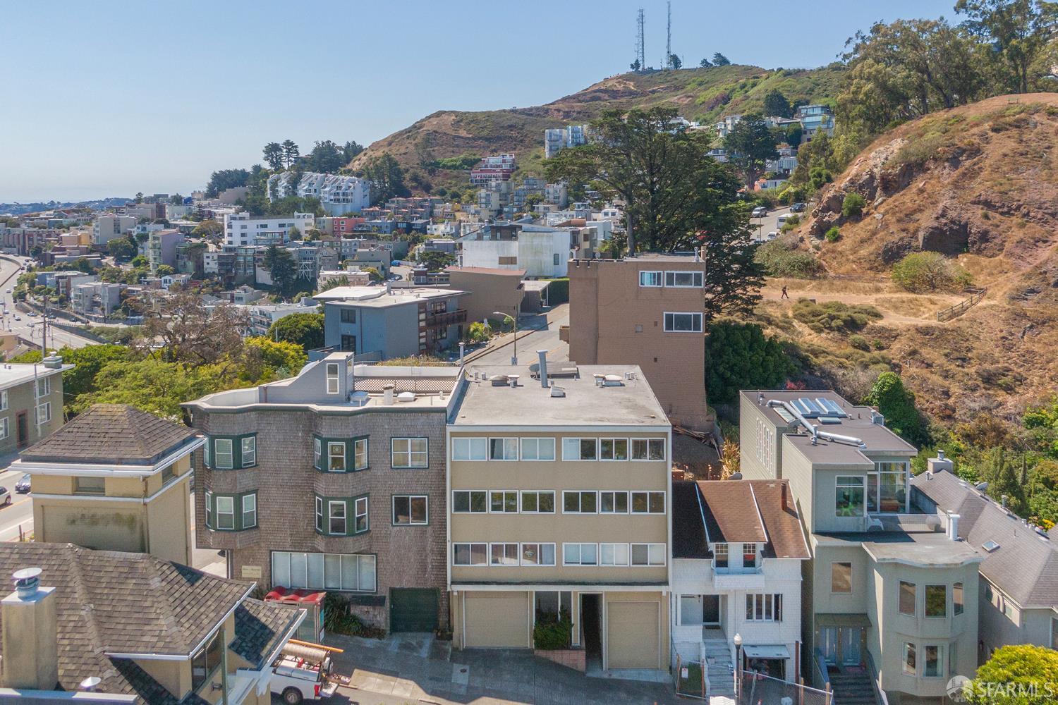 22 Twin Peaks Boulevard