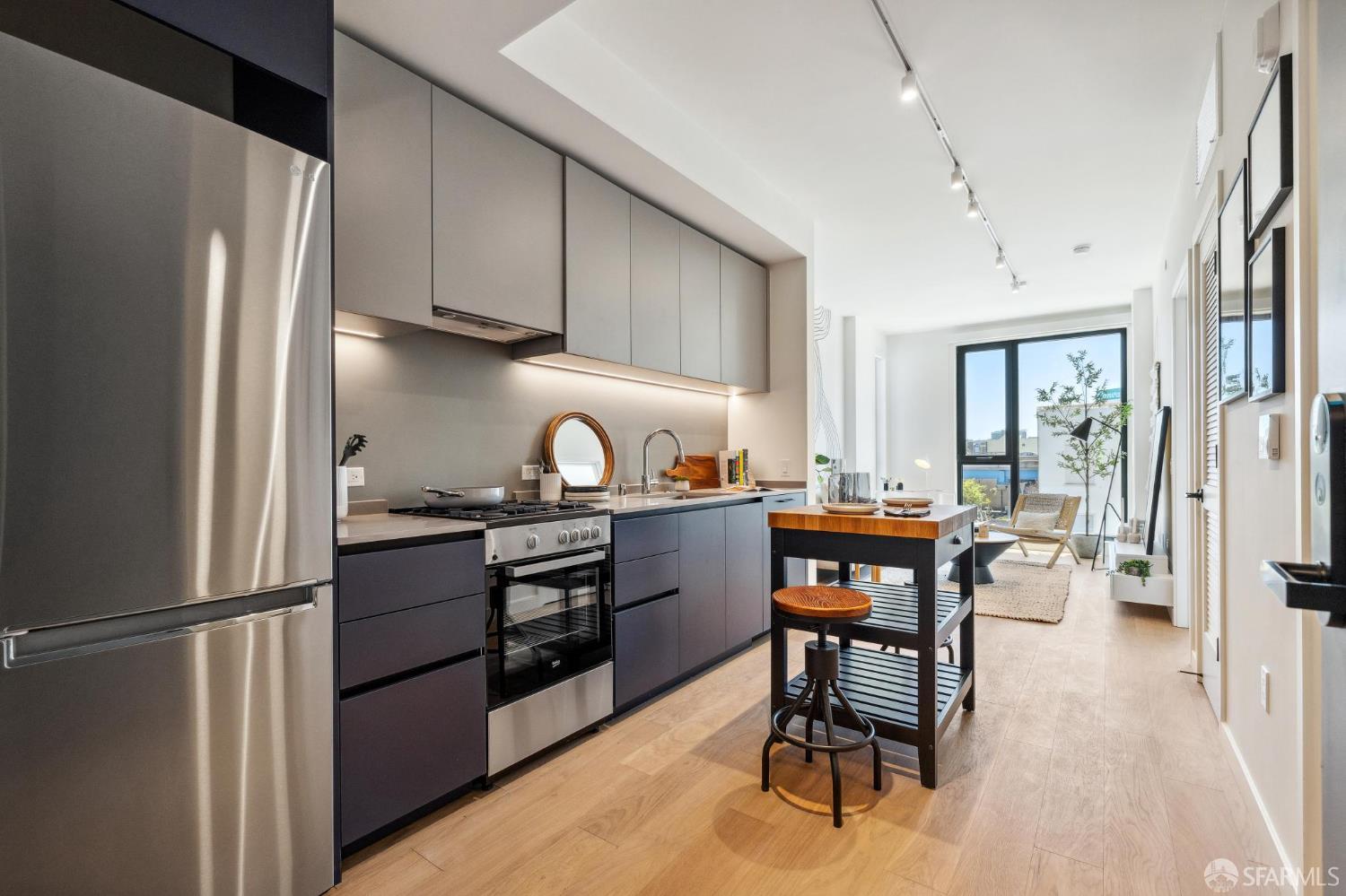 988 Harrison Street Unit: JR3
