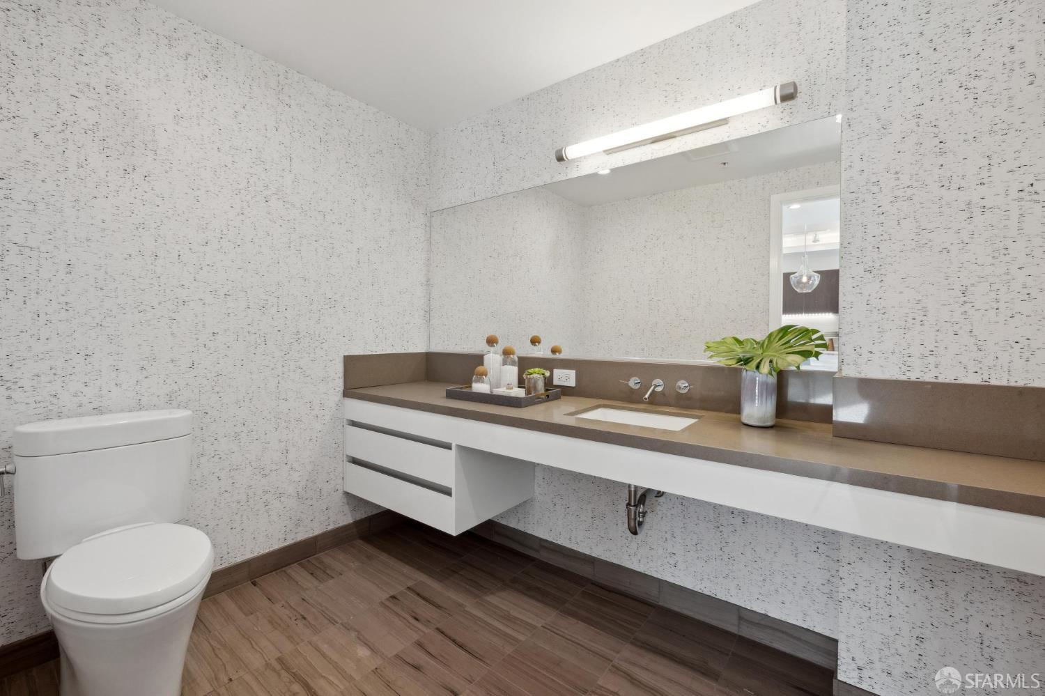 1501 Filbert Street Unit: PH7F