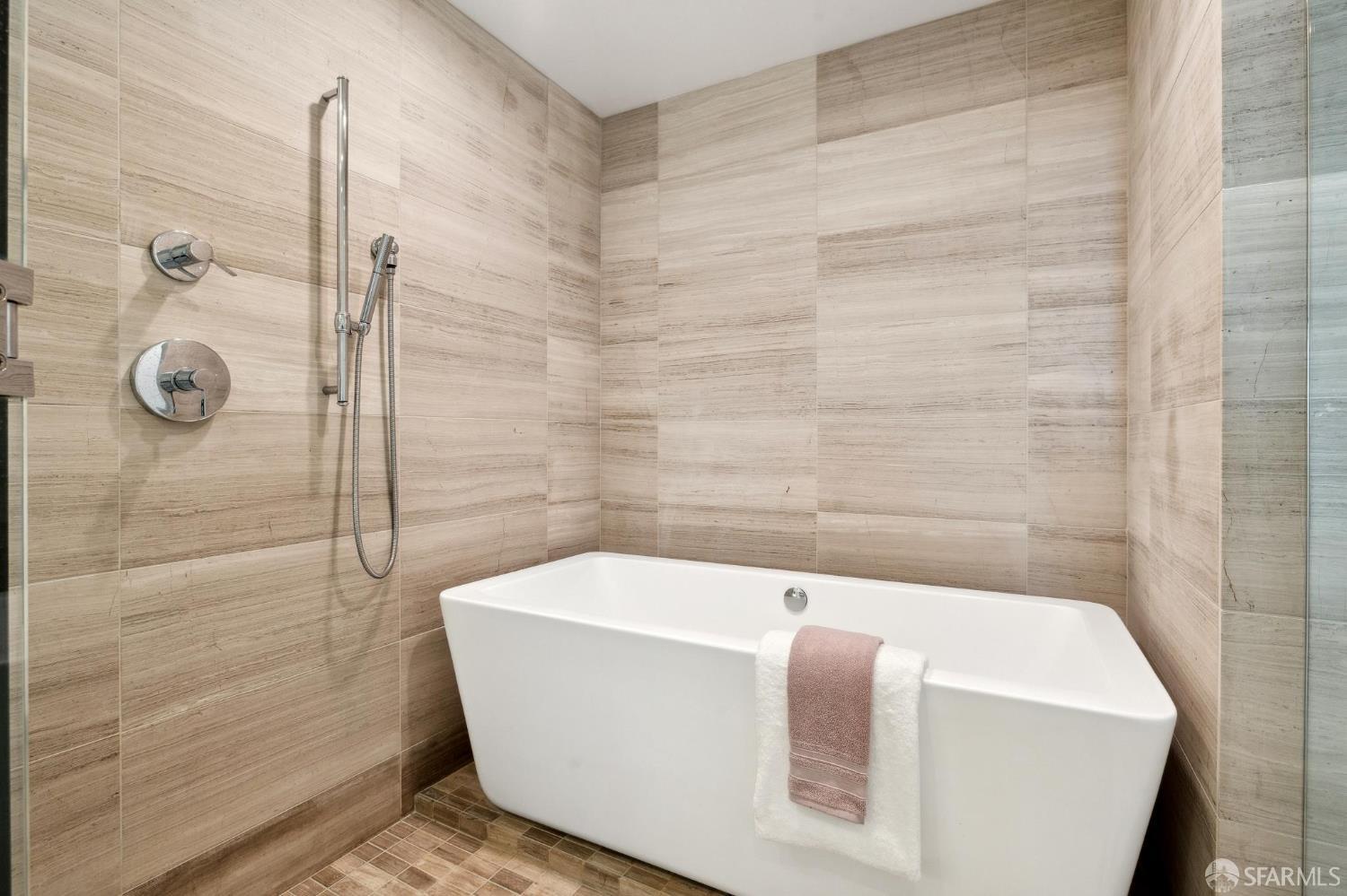 1501 Filbert Street Unit: PH7F