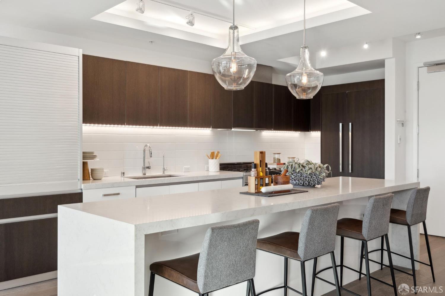 1501 Filbert Street Unit: PH7F