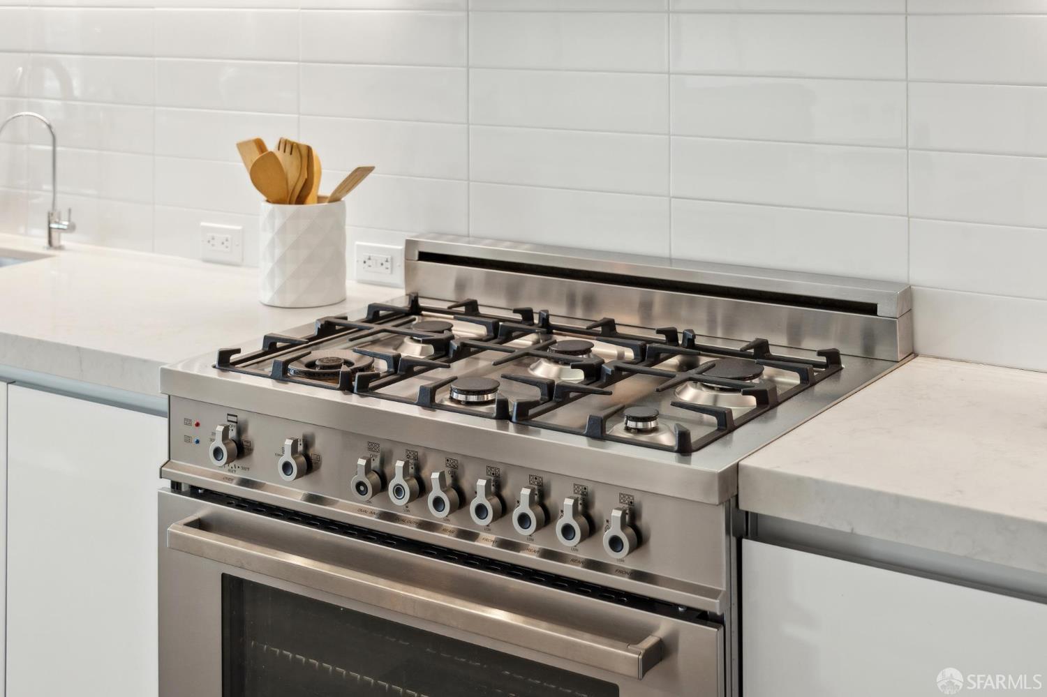 1501 Filbert Street Unit: PH7F