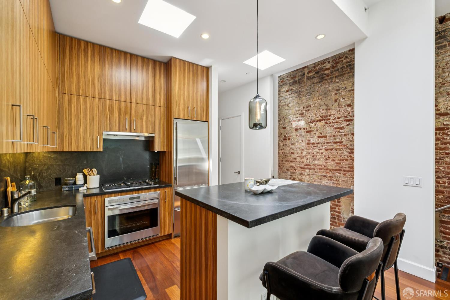 25 Hotaling Place # C