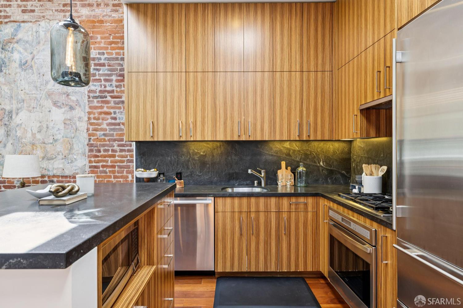 25 Hotaling Place # C